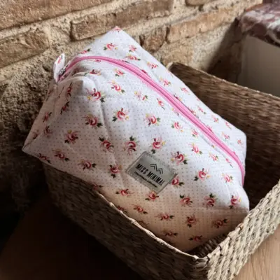 IMG_4856 Bell White Zipper Box